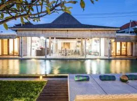 Lovely Canggu 4BR Private Pool Villa with Sundeck! 10mins Ride to Beach