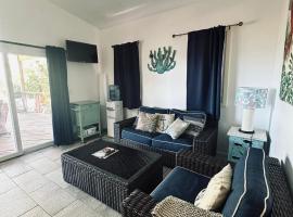 The Blue Bahia Resort In Sandy Bay، فندق بالقرب من مطار خوان مانويل جالفيز الدولي - RTB، Sandy Bay