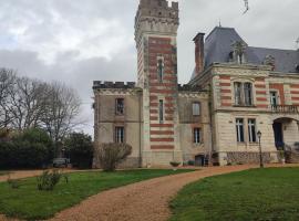 la tour carrée d'un chateau, magánszállás Auzouer-en-Touraine városában