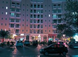 Radhe Radhe Luxury Aavas, hotel in Vrindāvan