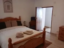 Casa en la Plaza, Hinojares Vivienda Rural