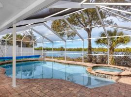 Blue Heron Lakeview Pool Home Close to Clearwater, hotel in Largo