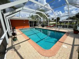 Heated Pool Paradise, Gulf Access, Pet Friendly, semesterhus i Port Charlotte