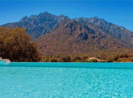 Maison en pierre proche des Gorges de l'Asco entre mer montagne et piscine, ξενοδοχείο σε Moltifao