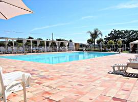 Casa vacanze Barbera con piscina, помешкання для відпустки у місті Santa Lucia