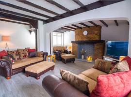 A Bright and Spacious Gem-Newly renovated house, hotel cerca de Parque temático Thorpe, Staines