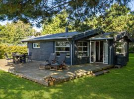Stunning Home In Nykøbing Sj With Wifi, hotel v destinaci Klint