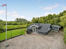 Nice Home In Hemmet With Kitchen, Hotel in Hemmet