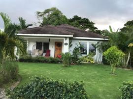 Newly built , Sweet Oasis, hotel a Mammee Bay