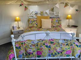Bramble Lodge Glamping, glamping site in Louth