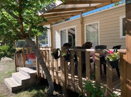 Le mobilhome de Evelyne et Serge, glamping site in Lit-et-Mixe