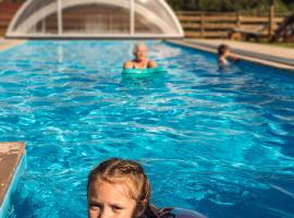 Górski Ogród, hotel with pools in Łagów