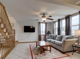 Getaway By David Rigney Real Estate Solutions, holiday rental in Des Plaines