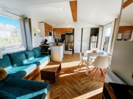 De Strandhoed Renesse, new & luxe chalet with garden en close to centrum & beach!, kalnų namelis mieste Renesė