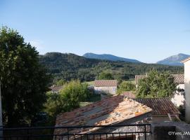 Gîte La Foux de Peyroules – hotel w mieście Peyroules