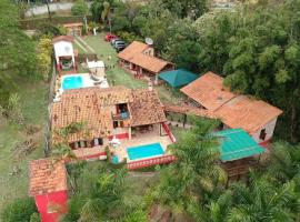 Nosso Recanto Gaúcho Paraíso no interior Guaratinguetá Aparecida, hotel in Guaratinguetá