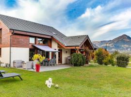 Maison dans les Alpes - Gîte les 12 sommets, budgethotell i Ponsonnas