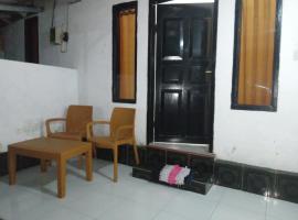 Tui Homestay, hotel with parking in Plambi