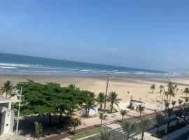 APTO FRENTE PARA MAR BOQUEIRÃO - PRAIA GRANDE