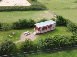 La Roulotte des Matis, B&B in Cheux