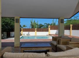 Private Peaceful Paradise on One Happy Island, hotel amb piscina a Oranjestad