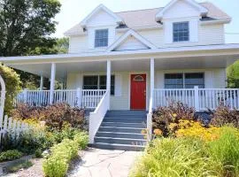 Carraig Mor Cottage - Beautiful House, Amazing Garden, Downtown Baileys Harbor