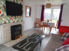 Owl Haven: Comfortable central 3 bedroom house, with an enclosed garden., Ferienunterkunft in Bicester