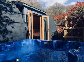 River Side Cabin with Hot tub Snowdonia、バーマスのアパートメント