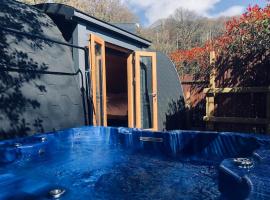 River Side Cabin with Hot tub Snowdonia – domek górski 