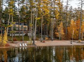 The Lodge at Pleasant Point, hotel in Lovell