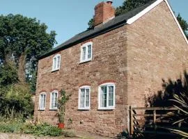 Pump Cottage - Cosy Herefordshire Cottage