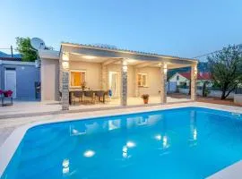 Beautiful Home In Seline With 3 Bedrooms, Wifi And Private Swimming Pool