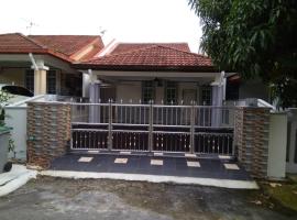 ISMAYUS GUESTHOUSE, hotel perto de Circuito Internacional de Sepang, Kampong Chinchang