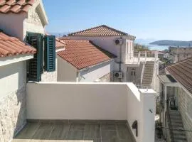 2 Bedroom Beach Front Apartment In Slatine
