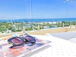 Noosa Crest Penthouse 40 - Private Rooftop Pool, hotel in Noosa Heads