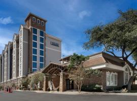 Staybridge Suites San Antonio Airport, an IHG Hotel、サンアントニオにあるサンアントニオ国際空港 - SATの周辺ホテル