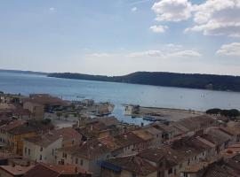Au pied du Baou, Hotel in Saint-Chamas