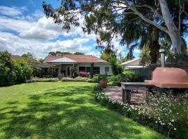 Garden of Eden Boutique Cottage and Spa, hotel in zona Rooty Hill RSL, Doonside