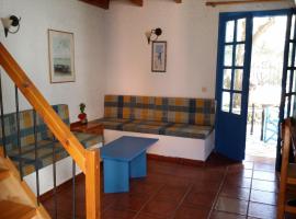 S West Crete Cottage, farm stay in Palaiochóra