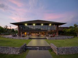 Chatrium Golf Resort Soi Dao Chanthaburi, hotel with pools in Ban Thap Sai