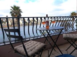 Seafront Apartment in St. Paul's Bay, hotel near Dahlet il-Fekruna Bay, St. Paul's Bay