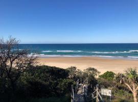 Sawtell cottage. 5min to beach.Pets, hotel med parkering i Sawtell