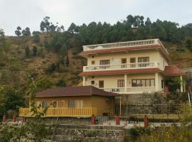 Wooden Cottage by Mountain Homes- Lansdowne, hotel in Lansdowne