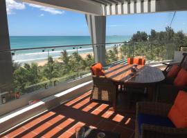 Luxury Penthouse, Nilaveli, alquiler vacacional en la playa en Trincomalee