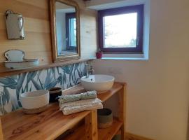 Au coeur de la nature avec toilettes sèches, vacation home in Saint-Martin-du-Fouilloux