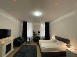 Fullmoon Luxury Apartment, hotel mewah di Szeged