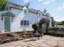 Cosy Country Cottage; Brecon Beacons, hotell nära Tretower Castle & Court, Crickhowell