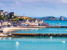 Nice renovated fisherman's house near the sea, hotel em Cancale