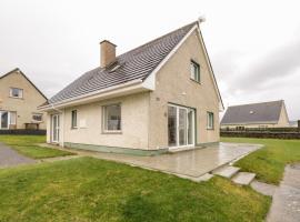 38 Carrowhubbock Holiday Village, cottage ở Enniscrone