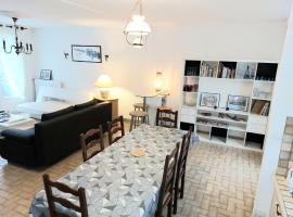 maison individuel proche des châteaux et Amboise avec jardin clos, holiday rental in Pocé-sur-Cisse